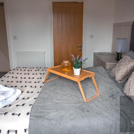 Appartement 1 Bed House , Free Wifi,Free Parking,Leasure,Business à Swansea Extérieur photo