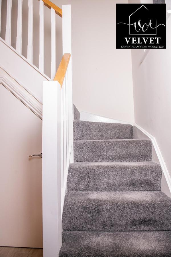 Appartement 1 Bed House , Free Wifi,Free Parking,Leasure,Business à Swansea Extérieur photo