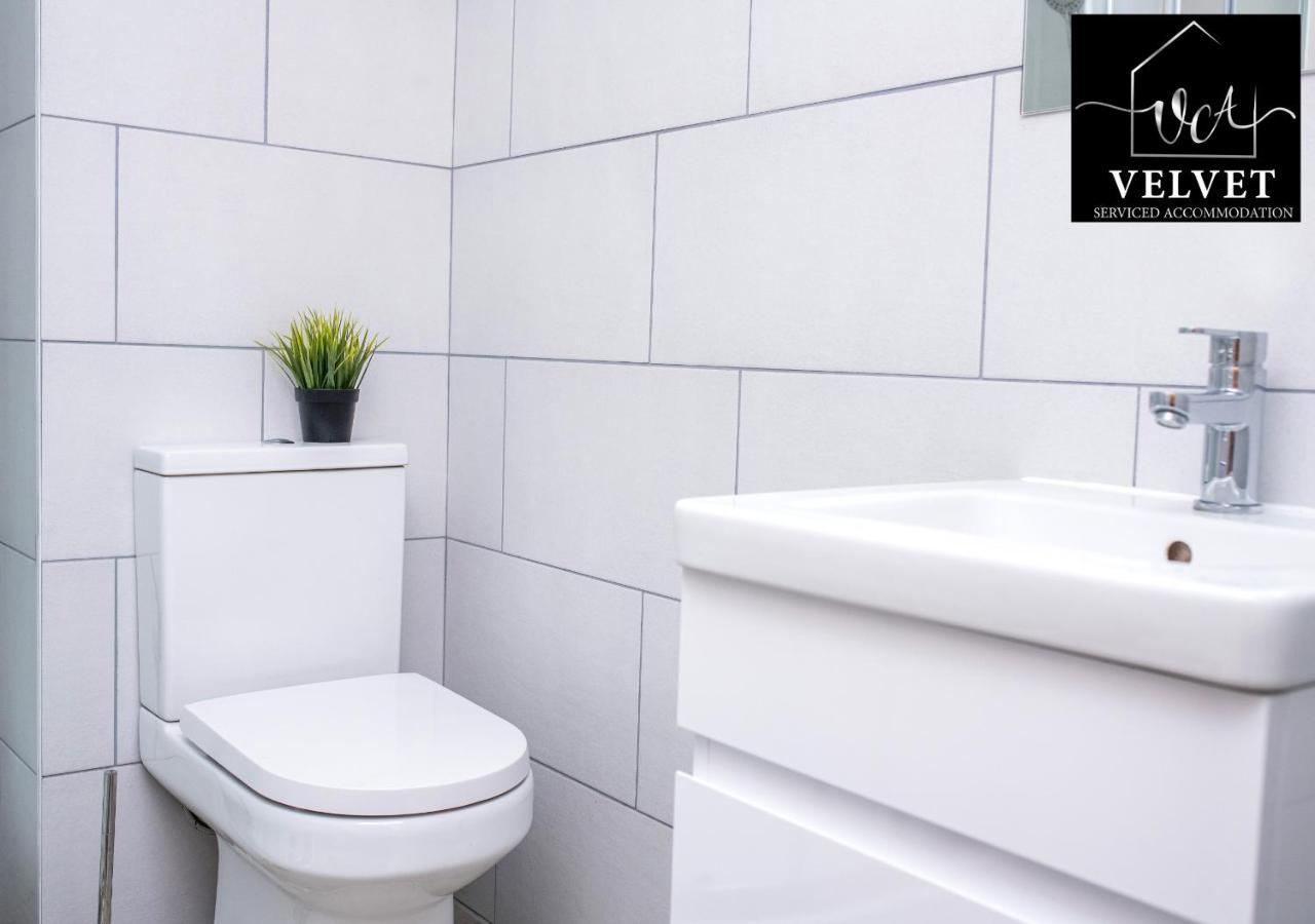 Appartement 1 Bed House , Free Wifi,Free Parking,Leasure,Business à Swansea Extérieur photo