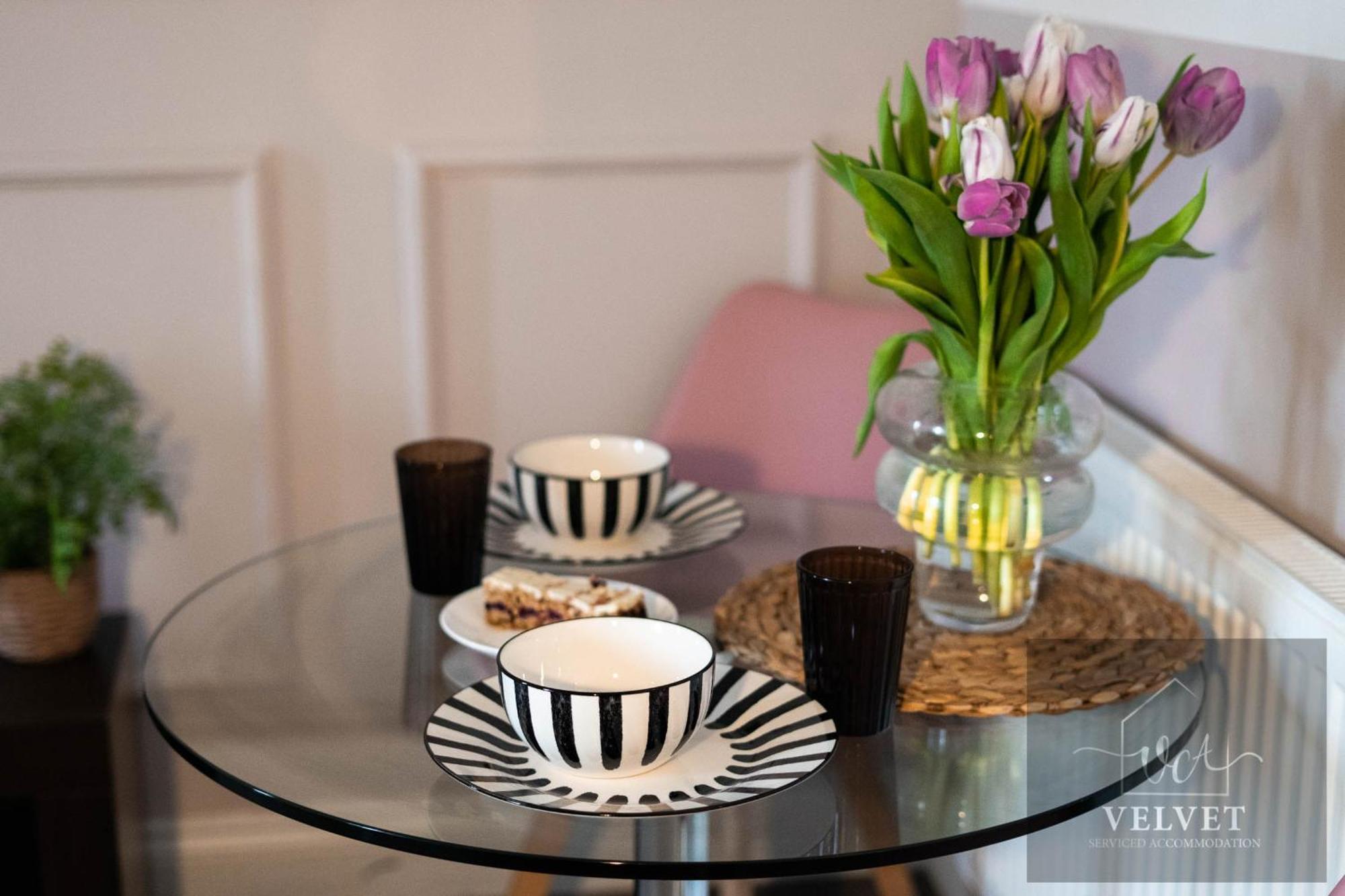 Appartement 1 Bed House , Free Wifi,Free Parking,Leasure,Business à Swansea Extérieur photo
