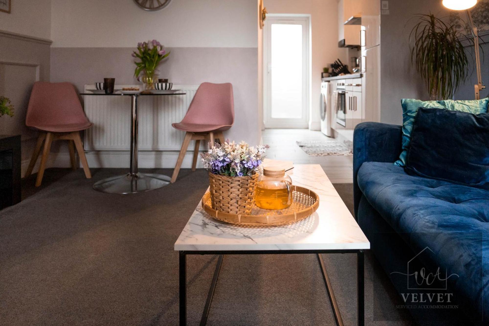 Appartement 1 Bed House , Free Wifi,Free Parking,Leasure,Business à Swansea Extérieur photo